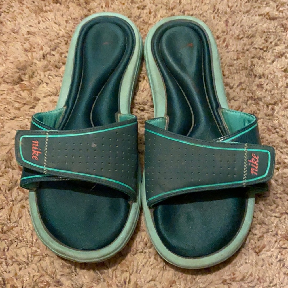 Nike Women’s Size 10 Slides
